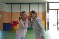Mluvíme jen tak hlasitě, aby nás slyšeli ti, na které mluvíme.